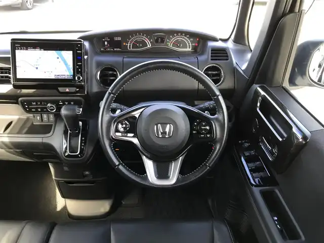 ホンダ Ｎ ＢＯＸ カスタム G L ターボ ホンダセンシング 鳥取県 2020(令2)年 4.2万km プラチナホワイトパール ターボ車/ワンオーナー/2トーンカラー/ルーフブラック/純正8インチナビ/フルセグ/CD/DVD/BT/USB/バックカメラ・ビルトインETC/純正ドライブレコーダー/ホンダセンシング/レーンキープアシスト/レーダークルーズコントロール/両側パワースライドドア/ハーフレザーシート/前席シートヒーター/LEDヘットライト/フォグライト/純正15インチアルミホイール/プッシュエンジンスタート/アイドリングストップ/フロアマット・ドアバイザー/スペアキー