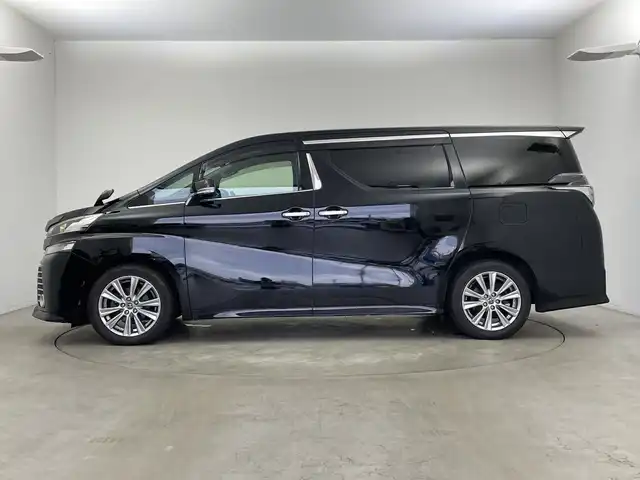 トヨタ ヴェルファイア Z Aエディション ゴールデンアイズ 新潟県 2016(平28)年 9.6万km ブラック 純正メモリナビ【NSZT-Y66T】/　フルセグTV/Bluetooth/CD/DVD/トヨタセーフティセンス/・プリクラッシュセーフティ/・レーントレーシングアシスト/・レーダークルーズコントロール/・アダプティブハイビームシステム/・ロードサインアシスト/前後コーナーセンサー/フリップダウンモニター/パワーバックドア/両側パワースライドドア/ハーフレザーシート/バックモニター/ビルトインETC2.0/LEDヘッドライト/横滑り防止装置