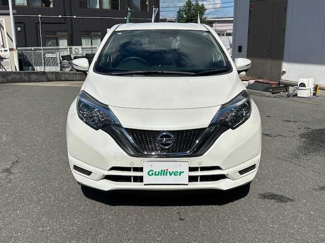 日産 ノート X FOUR スマートセーフティED 宮城県 2017(平29)年 2.7万km ブリリアントホワイトパール ワンオーナー/4WD/純正メモリナビ/i Pod/FM/AM/USB/BT/CD/DVD/フルセグTV/アラウンドビューモニター/ステアリングスイッチ/社外アルミ夏タイヤ14インチ/純正フロアマット/コーナーセンサー/レーンアシスト/横滑り防止装置/衝突被害軽減システム/ヘッドランプレベライザー/電動格納ミラー/ウィンカードアミラー/ETC/プッシュスタート/保証書・記録簿・取扱説明書