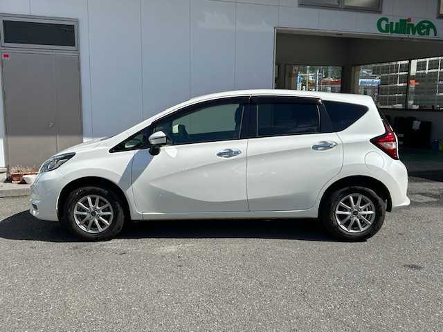 日産 ノート X FOUR スマートセーフティED 宮城県 2017(平29)年 2.7万km ブリリアントホワイトパール ワンオーナー/4WD/純正メモリナビ/i Pod/FM/AM/USB/BT/CD/DVD/フルセグTV/アラウンドビューモニター/ステアリングスイッチ/社外アルミ夏タイヤ14インチ/純正フロアマット/コーナーセンサー/レーンアシスト/横滑り防止装置/衝突被害軽減システム/ヘッドランプレベライザー/電動格納ミラー/ウィンカードアミラー/ETC/プッシュスタート/保証書・記録簿・取扱説明書