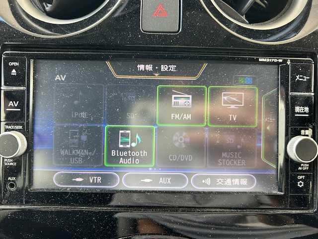 日産 ノート X FOUR スマートセーフティED 宮城県 2017(平29)年 2.7万km ブリリアントホワイトパール ワンオーナー/4WD/純正メモリナビ/i Pod/FM/AM/USB/BT/CD/DVD/フルセグTV/アラウンドビューモニター/ステアリングスイッチ/社外アルミ夏タイヤ14インチ/純正フロアマット/コーナーセンサー/レーンアシスト/横滑り防止装置/衝突被害軽減システム/ヘッドランプレベライザー/電動格納ミラー/ウィンカードアミラー/ETC/プッシュスタート/保証書・記録簿・取扱説明書