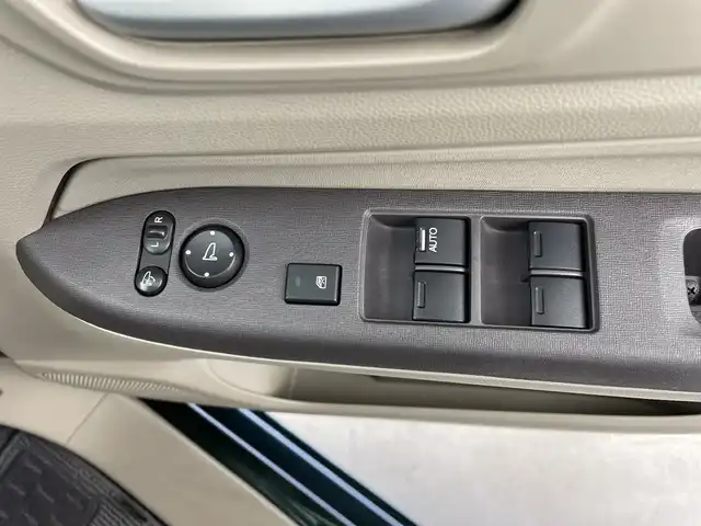 ホンダ Ｎ ＷＧＮ G SSパッケージ 鹿児島県 2017(平29)年 4.9万km ブリティッシュグリーンP ディーラーナビ　/（ワンセグ/Ｂｌｕｅｔｏｏｔｈ)　/ステアリングスイッチ　/バックカメラ　/前方ドライブレコーダー　/ＥＴＣ　/軽減ブレーキ　/ドアバイザー　/プッシュスタートボタン　/純正フロアマット　/スマートキー