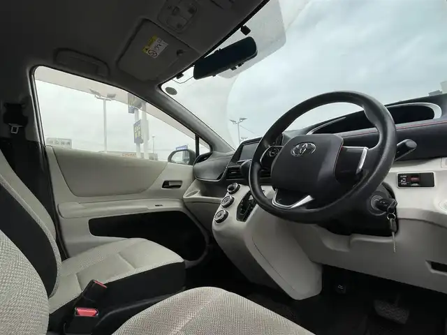 トヨタ シエンタ X 愛知県 2016(平28)年 8.3万km シルバーM (株)IDOMが運営する【じしゃロン名古屋鳴海店】の自社ローン専用車両になりますこちらは現金またはオートローンご利用時の価格です。自社ローンご希望の方は別途その旨お申付け下さいワンセグテレビ/バックカメラ/片側パワースライドドア/ETC