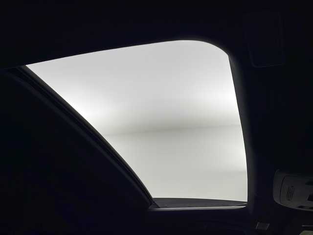 トヨタ クラウン ハイブリッド RS アドバンス Four 秋田県 2018(平30)年 6.7万km プレシャスブラックパール ４WD/サンルーフ/白革シート/純正ナビ（DVD/BT/Miracast/フルセグTV)/バックカメラ/純正ドライブレコーダー/ビルトインETC/USBポート/電動パーキングブレーキ/オートブレーキホールド/トヨタセーフティセンス/レーダークルーズコントロール/オートマチックハイビーム/ヘッドアップディスプレイ/クリアランスソナー/横滑り防止装置/前席パワーシート/前席シートヒーター＆エアシート/ステアリングヒーター/ドアミラーヒーター/本革巻きステアリング/パドルシフト/ステアリングリモコン/LEDライト/フォグランプ/純正フロアマット/純正ドアバイザー/W/サイド/カーテン/ニー/エアバッグ