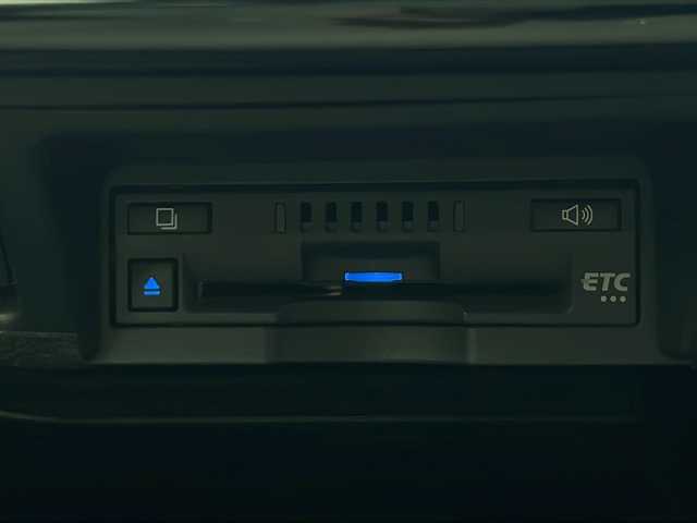 トヨタ クラウン ハイブリッド RS アドバンス Four 秋田県 2018(平30)年 6.7万km プレシャスブラックパール ４WD/サンルーフ/白革シート/純正ナビ（DVD/BT/Miracast/フルセグTV)/バックカメラ/純正ドライブレコーダー/ビルトインETC/USBポート/電動パーキングブレーキ/オートブレーキホールド/トヨタセーフティセンス/レーダークルーズコントロール/オートマチックハイビーム/ヘッドアップディスプレイ/クリアランスソナー/横滑り防止装置/前席パワーシート/前席シートヒーター＆エアシート/ステアリングヒーター/ドアミラーヒーター/本革巻きステアリング/パドルシフト/ステアリングリモコン/LEDライト/フォグランプ/純正フロアマット/純正ドアバイザー/W/サイド/カーテン/ニー/エアバッグ