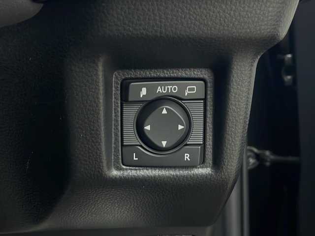 トヨタ クラウン ハイブリッド RS アドバンス Four 秋田県 2018(平30)年 6.7万km プレシャスブラックパール ４WD/サンルーフ/白革シート/純正ナビ（DVD/BT/Miracast/フルセグTV)/バックカメラ/純正ドライブレコーダー/ビルトインETC/USBポート/電動パーキングブレーキ/オートブレーキホールド/トヨタセーフティセンス/レーダークルーズコントロール/オートマチックハイビーム/ヘッドアップディスプレイ/クリアランスソナー/横滑り防止装置/前席パワーシート/前席シートヒーター＆エアシート/ステアリングヒーター/ドアミラーヒーター/本革巻きステアリング/パドルシフト/ステアリングリモコン/LEDライト/フォグランプ/純正フロアマット/純正ドアバイザー/W/サイド/カーテン/ニー/エアバッグ