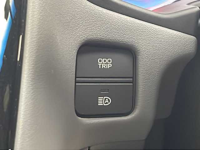 トヨタ クラウン ハイブリッド RS アドバンス Four 秋田県 2018(平30)年 6.7万km プレシャスブラックパール ４WD/サンルーフ/白革シート/純正ナビ（DVD/BT/Miracast/フルセグTV)/バックカメラ/純正ドライブレコーダー/ビルトインETC/USBポート/電動パーキングブレーキ/オートブレーキホールド/トヨタセーフティセンス/レーダークルーズコントロール/オートマチックハイビーム/ヘッドアップディスプレイ/クリアランスソナー/横滑り防止装置/前席パワーシート/前席シートヒーター＆エアシート/ステアリングヒーター/ドアミラーヒーター/本革巻きステアリング/パドルシフト/ステアリングリモコン/LEDライト/フォグランプ/純正フロアマット/純正ドアバイザー/W/サイド/カーテン/ニー/エアバッグ