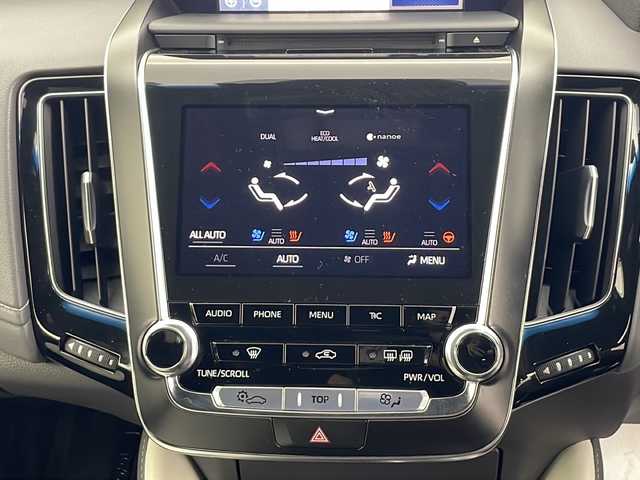 トヨタ クラウン ハイブリッド RS アドバンス Four 秋田県 2018(平30)年 6.7万km プレシャスブラックパール ４WD/サンルーフ/白革シート/純正ナビ（DVD/BT/Miracast/フルセグTV)/バックカメラ/純正ドライブレコーダー/ビルトインETC/USBポート/電動パーキングブレーキ/オートブレーキホールド/トヨタセーフティセンス/レーダークルーズコントロール/オートマチックハイビーム/ヘッドアップディスプレイ/クリアランスソナー/横滑り防止装置/前席パワーシート/前席シートヒーター＆エアシート/ステアリングヒーター/ドアミラーヒーター/本革巻きステアリング/パドルシフト/ステアリングリモコン/LEDライト/フォグランプ/純正フロアマット/純正ドアバイザー/W/サイド/カーテン/ニー/エアバッグ