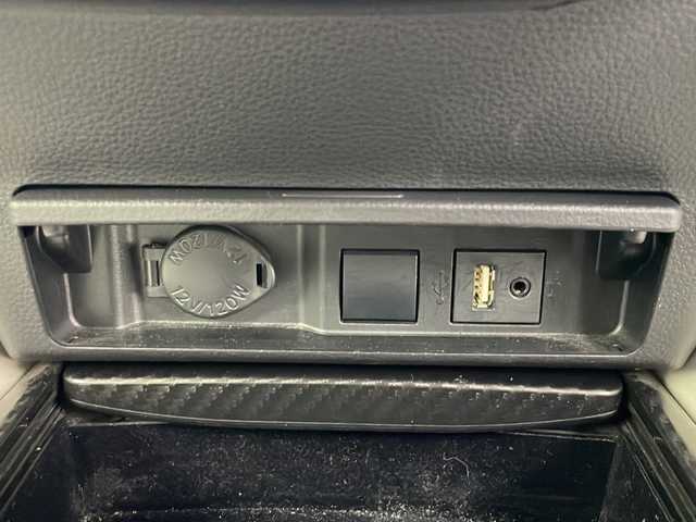 トヨタ クラウン ハイブリッド RS アドバンス Four 秋田県 2018(平30)年 6.7万km プレシャスブラックパール ４WD/サンルーフ/白革シート/純正ナビ（DVD/BT/Miracast/フルセグTV)/バックカメラ/純正ドライブレコーダー/ビルトインETC/USBポート/電動パーキングブレーキ/オートブレーキホールド/トヨタセーフティセンス/レーダークルーズコントロール/オートマチックハイビーム/ヘッドアップディスプレイ/クリアランスソナー/横滑り防止装置/前席パワーシート/前席シートヒーター＆エアシート/ステアリングヒーター/ドアミラーヒーター/本革巻きステアリング/パドルシフト/ステアリングリモコン/LEDライト/フォグランプ/純正フロアマット/純正ドアバイザー/W/サイド/カーテン/ニー/エアバッグ