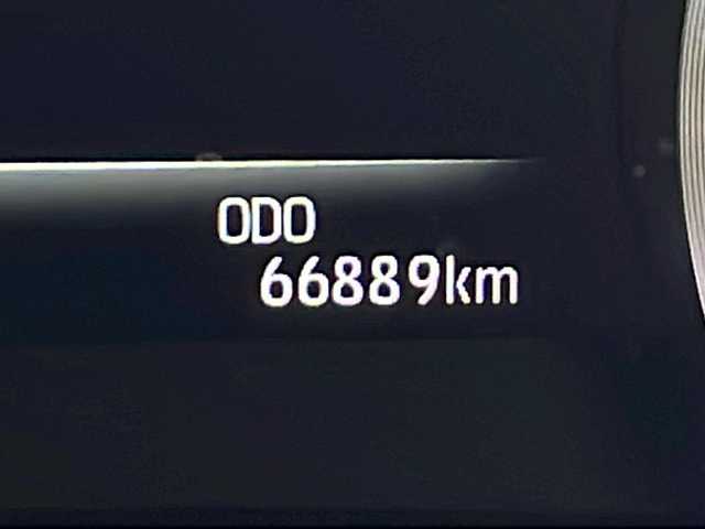 トヨタ クラウン ハイブリッド RS アドバンス Four 秋田県 2018(平30)年 6.7万km プレシャスブラックパール ４WD/サンルーフ/白革シート/純正ナビ（DVD/BT/Miracast/フルセグTV)/バックカメラ/純正ドライブレコーダー/ビルトインETC/USBポート/電動パーキングブレーキ/オートブレーキホールド/トヨタセーフティセンス/レーダークルーズコントロール/オートマチックハイビーム/ヘッドアップディスプレイ/クリアランスソナー/横滑り防止装置/前席パワーシート/前席シートヒーター＆エアシート/ステアリングヒーター/ドアミラーヒーター/本革巻きステアリング/パドルシフト/ステアリングリモコン/LEDライト/フォグランプ/純正フロアマット/純正ドアバイザー/W/サイド/カーテン/ニー/エアバッグ