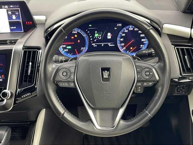 トヨタ クラウン ハイブリッド RS アドバンス Four 秋田県 2018(平30)年 6.7万km プレシャスブラックパール ４WD/サンルーフ/白革シート/純正ナビ（DVD/BT/Miracast/フルセグTV)/バックカメラ/純正ドライブレコーダー/ビルトインETC/USBポート/電動パーキングブレーキ/オートブレーキホールド/トヨタセーフティセンス/レーダークルーズコントロール/オートマチックハイビーム/ヘッドアップディスプレイ/クリアランスソナー/横滑り防止装置/前席パワーシート/前席シートヒーター＆エアシート/ステアリングヒーター/ドアミラーヒーター/本革巻きステアリング/パドルシフト/ステアリングリモコン/LEDライト/フォグランプ/純正フロアマット/純正ドアバイザー/W/サイド/カーテン/ニー/エアバッグ