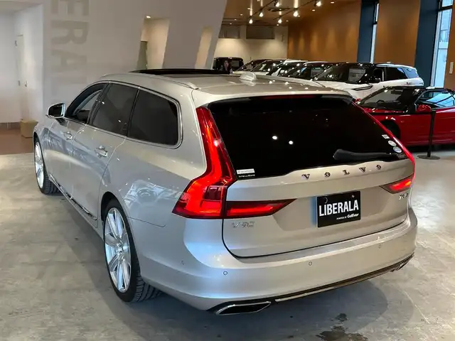ボルボ Ｖ９０ T6 AWD インスクリプション 道央・札幌 2017(平29)年 5万km ブライトシルバーM メタリックペイント/電動パノラマガラスサンルーフ/Bowers&Wilkinsプレミアムサウンド/ヘッドアップディスプレイ/4ゾーンエアコン/ナッパレザーシート/シートヒーター/シートベンチレーション/インテリセーフ/　・CitySafety/　・ACC/　・BLIS/　・LKA/　・LCMA/　・CTA/　・パイロットアシスト/　・フルアクティブハイビーム/　・360°カメラ/純正HDDナビ/フルセグTV/CD/DVD/USB/Bluetooth/パワーテールゲート