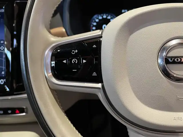 ボルボ Ｖ９０ T6 AWD インスクリプション 道央・札幌 2017(平29)年 5万km ブライトシルバーM メタリックペイント/電動パノラマガラスサンルーフ/Bowers&Wilkinsプレミアムサウンド/ヘッドアップディスプレイ/4ゾーンエアコン/ナッパレザーシート/シートヒーター/シートベンチレーション/インテリセーフ/　・CitySafety/　・ACC/　・BLIS/　・LKA/　・LCMA/　・CTA/　・パイロットアシスト/　・フルアクティブハイビーム/　・360°カメラ/純正HDDナビ/フルセグTV/CD/DVD/USB/Bluetooth/パワーテールゲート
