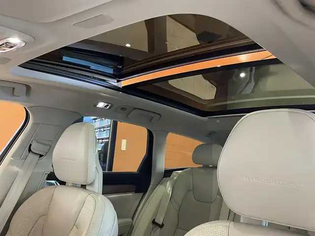 ボルボ Ｖ９０ T6 AWD インスクリプション 道央・札幌 2017(平29)年 5万km ブライトシルバーM メタリックペイント/電動パノラマガラスサンルーフ/Bowers&Wilkinsプレミアムサウンド/ヘッドアップディスプレイ/4ゾーンエアコン/ナッパレザーシート/シートヒーター/シートベンチレーション/インテリセーフ/　・CitySafety/　・ACC/　・BLIS/　・LKA/　・LCMA/　・CTA/　・パイロットアシスト/　・フルアクティブハイビーム/　・360°カメラ/純正HDDナビ/フルセグTV/CD/DVD/USB/Bluetooth/パワーテールゲート