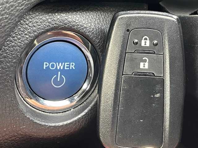 トヨタ ＲＡＶ４ ハイブリットX 茨城県 2021(令3)年 6.2万km ホワイトパールクリスタルシャイン 純正ナビ　/衝突軽減システム　/バックカメラ　/コーナーセンサー前後　/ブラインドスポットモニター　/ＬＥＤヘッドライト　/純正アルミホイール　/ＥＴＣ　/プッシュスタート　/オートマチックハイビーム　/レーンキープアシスト/パーキングアシスト/スペアキー