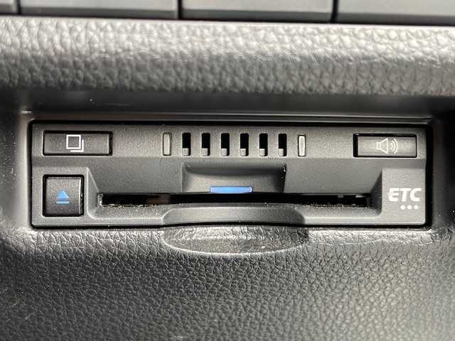 トヨタ ＲＡＶ４ ハイブリットX 茨城県 2021(令3)年 6.2万km ホワイトパールクリスタルシャイン 純正ナビ　/衝突軽減システム　/バックカメラ　/コーナーセンサー前後　/ブラインドスポットモニター　/ＬＥＤヘッドライト　/純正アルミホイール　/ＥＴＣ　/プッシュスタート　/オートマチックハイビーム　/レーンキープアシスト/パーキングアシスト/スペアキー