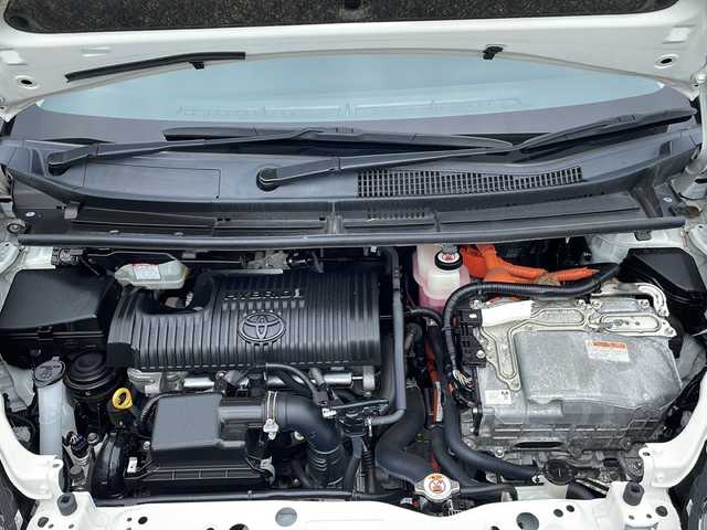 トヨタ シエンタ ハイブリッド X 沖縄県 2019(令1)年 8.2万km ホワイトパールクリスタルシャイン 純正ナビ・TV・Bluetooth・CD/全方位カメラ/片側パワースライドドア/ETC/オートライト/衝突軽減システム/レーンキープアシスト/LEDヘッドライト