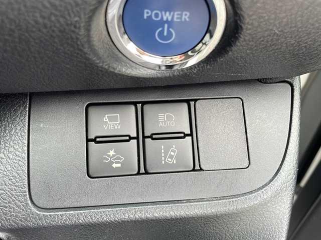 トヨタ シエンタ ハイブリッド X 沖縄県 2019(令1)年 8.2万km ホワイトパールクリスタルシャイン 純正ナビ・TV・Bluetooth・CD/全方位カメラ/片側パワースライドドア/ETC/オートライト/衝突軽減システム/レーンキープアシスト/LEDヘッドライト