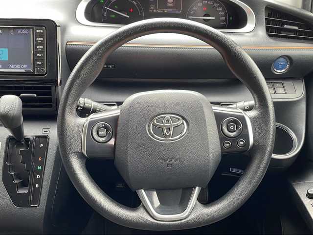 トヨタ シエンタ ハイブリッド X 沖縄県 2019(令1)年 8.2万km ホワイトパールクリスタルシャイン 純正ナビ・TV・Bluetooth・CD/全方位カメラ/片側パワースライドドア/ETC/オートライト/衝突軽減システム/レーンキープアシスト/LEDヘッドライト