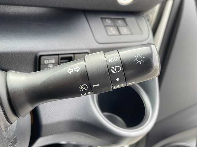 トヨタ シエンタ ハイブリッド X 沖縄県 2019(令1)年 8.2万km ホワイトパールクリスタルシャイン 純正ナビ・TV・Bluetooth・CD/全方位カメラ/片側パワースライドドア/ETC/オートライト/衝突軽減システム/レーンキープアシスト/LEDヘッドライト