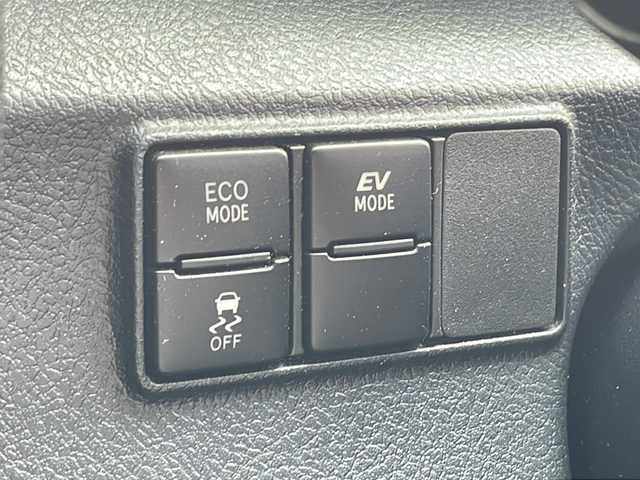 トヨタ シエンタ ハイブリッド X 沖縄県 2019(令1)年 8.2万km ホワイトパールクリスタルシャイン 純正ナビ・TV・Bluetooth・CD/全方位カメラ/片側パワースライドドア/ETC/オートライト/衝突軽減システム/レーンキープアシスト/LEDヘッドライト