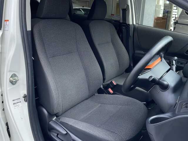 トヨタ シエンタ ハイブリッド X 沖縄県 2019(令1)年 8.2万km ホワイトパールクリスタルシャイン 純正ナビ・TV・Bluetooth・CD/全方位カメラ/片側パワースライドドア/ETC/オートライト/衝突軽減システム/レーンキープアシスト/LEDヘッドライト