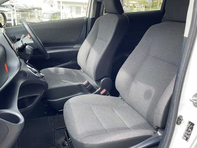 トヨタ シエンタ ハイブリッド X 沖縄県 2019(令1)年 8.2万km ホワイトパールクリスタルシャイン 純正ナビ・TV・Bluetooth・CD/全方位カメラ/片側パワースライドドア/ETC/オートライト/衝突軽減システム/レーンキープアシスト/LEDヘッドライト