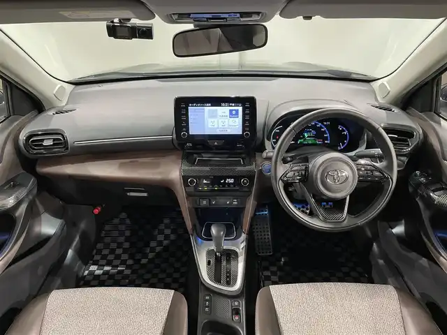 トヨタ ヤリスクロス ハイブリッド Z 愛知県 2022(令4)年 3.7万km ブラックマイカ 純正8インチコネクトナビ（BT/USB/FM/AM/Miracast)/車外カメラ（全方位/フロント/バック/サイド）/モデリスタフルエアロ/トヨタセーフティセンス/レーダークルーズコントロール/衝突被害軽減システム/レーンキープアシスト/横滑り防止装置/オートマチックハイビーム/アイドリングストップ/コーナーセンサー/パワーシート/シートヒーター/ハーフレザーシート/純正アルミホイール（18inch)/純正LEDライト/純正フロアマット/ビルトインETC/スペアキー1本/保証書/取扱説明書