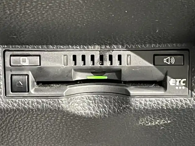 トヨタ ヤリスクロス ハイブリッド Z 愛知県 2022(令4)年 3.7万km ブラックマイカ 純正8インチコネクトナビ（BT/USB/FM/AM/Miracast)/車外カメラ（全方位/フロント/バック/サイド）/モデリスタフルエアロ/トヨタセーフティセンス/レーダークルーズコントロール/衝突被害軽減システム/レーンキープアシスト/横滑り防止装置/オートマチックハイビーム/アイドリングストップ/コーナーセンサー/パワーシート/シートヒーター/ハーフレザーシート/純正アルミホイール（18inch)/純正LEDライト/純正フロアマット/ビルトインETC/スペアキー1本/保証書/取扱説明書