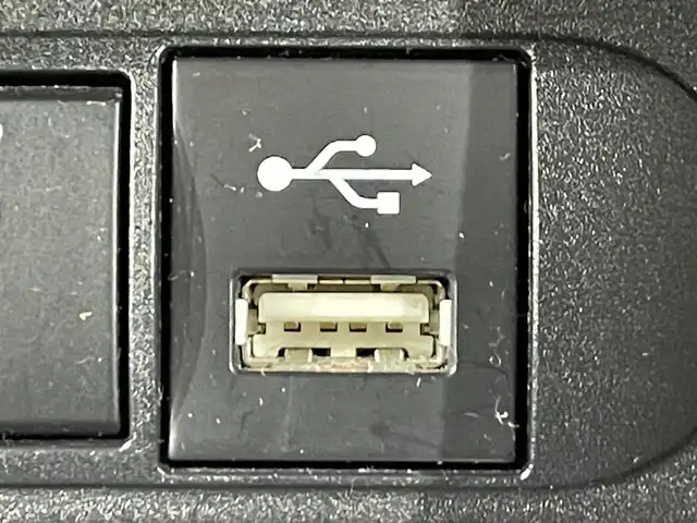 トヨタ ヤリスクロス ハイブリッド Z 愛知県 2022(令4)年 3.7万km ブラックマイカ 純正8インチコネクトナビ（BT/USB/FM/AM/Miracast)/車外カメラ（全方位/フロント/バック/サイド）/モデリスタフルエアロ/トヨタセーフティセンス/レーダークルーズコントロール/衝突被害軽減システム/レーンキープアシスト/横滑り防止装置/オートマチックハイビーム/アイドリングストップ/コーナーセンサー/パワーシート/シートヒーター/ハーフレザーシート/純正アルミホイール（18inch)/純正LEDライト/純正フロアマット/ビルトインETC/スペアキー1本/保証書/取扱説明書