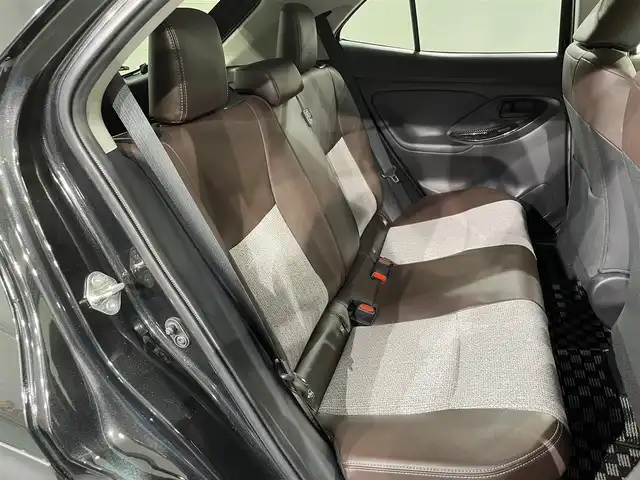 トヨタ ヤリスクロス ハイブリッド Z 愛知県 2022(令4)年 3.7万km ブラックマイカ 純正8インチコネクトナビ（BT/USB/FM/AM/Miracast)/車外カメラ（全方位/フロント/バック/サイド）/モデリスタフルエアロ/トヨタセーフティセンス/レーダークルーズコントロール/衝突被害軽減システム/レーンキープアシスト/横滑り防止装置/オートマチックハイビーム/アイドリングストップ/コーナーセンサー/パワーシート/シートヒーター/ハーフレザーシート/純正アルミホイール（18inch)/純正LEDライト/純正フロアマット/ビルトインETC/スペアキー1本/保証書/取扱説明書