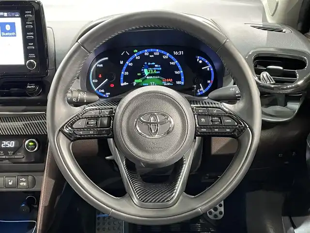 トヨタ ヤリスクロス ハイブリッド Z 愛知県 2022(令4)年 3.7万km ブラックマイカ 純正8インチコネクトナビ（BT/USB/FM/AM/Miracast)/車外カメラ（全方位/フロント/バック/サイド）/モデリスタフルエアロ/トヨタセーフティセンス/レーダークルーズコントロール/衝突被害軽減システム/レーンキープアシスト/横滑り防止装置/オートマチックハイビーム/アイドリングストップ/コーナーセンサー/パワーシート/シートヒーター/ハーフレザーシート/純正アルミホイール（18inch)/純正LEDライト/純正フロアマット/ビルトインETC/スペアキー1本/保証書/取扱説明書