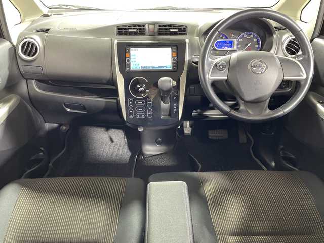 日産 デイズ ハイウェイスターG 神奈川県 2014(平26)年 4万km ブラック 純正SDナビ【MC313D-W】/AM/FM ワンセグTV  CD DVD USB Bluetooth/アラウンドビューモニター/ETC/ステアリングスイッチ/スマートキー/純正キセノンヘッドライト/フォグランプ/オートライト/ハイビームアシスト/純正15インチアルミホイール付きサマータイヤ/インテリジェントエマージェンシーブレーキ/ビークルダイナミクスコントロール/ヒルスタートアシスト/電動格納ウィンカーミラー/プッシュスタート/アイドリングストップ/純正フロアマット