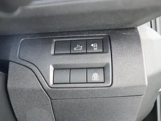 プジョー ３００８ GT ブルー HDi 静岡県 2019(令1)年 5.2万km ペルラネラブラック 純正オーディオ/Bluetooth/AppleCarPlay/ルーフレール/半革シート/前後ドラレコ/プッシュスタート/スマートキー/ETC/レーダークルーズコントロール/LEDヘッドライト/バックカメラ/アラウンドビュー/インテリジェントハイビーム/ストップ＆スタート/パーキングセンサー/ブラインドスポットモニター/ディレクショナルヘッドライト/電動格納ミラー/アンビエンスライト/ハンズフリー電動テールゲート