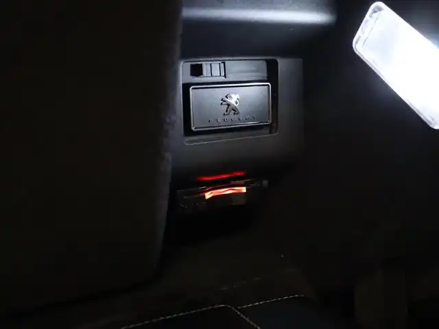 プジョー ３００８ GT ブルー HDi 静岡県 2019(令1)年 5.2万km ペルラネラブラック 純正オーディオ/Bluetooth/AppleCarPlay/ルーフレール/半革シート/前後ドラレコ/プッシュスタート/スマートキー/ETC/レーダークルーズコントロール/LEDヘッドライト/バックカメラ/アラウンドビュー/インテリジェントハイビーム/ストップ＆スタート/パーキングセンサー/ブラインドスポットモニター/ディレクショナルヘッドライト/電動格納ミラー/アンビエンスライト/ハンズフリー電動テールゲート