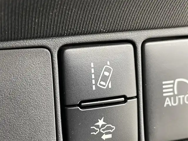 トヨタ アクア S 群馬県 2017(平29)年 2.7万km ライムホワイトパールクリスタルシャイン セーフティセンス　純正オーディオ　ＨＩＤオ－トライト　オートマチックハイビーム　車線逸脱防止警報　横滑防止装置　盗難防止装置　スマートキー　オートエアコン　純正フロアマット　アイドリングストップ　禁煙