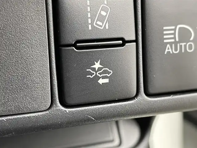 トヨタ アクア S 群馬県 2017(平29)年 2.7万km ライムホワイトパールクリスタルシャイン セーフティセンス　純正オーディオ　ＨＩＤオ－トライト　オートマチックハイビーム　車線逸脱防止警報　横滑防止装置　盗難防止装置　スマートキー　オートエアコン　純正フロアマット　アイドリングストップ　禁煙