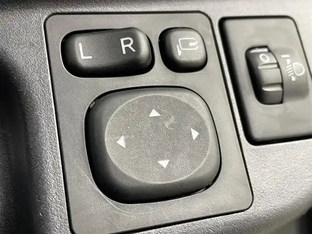 トヨタ アクア S 群馬県 2017(平29)年 2.7万km ライムホワイトパールクリスタルシャイン セーフティセンス　純正オーディオ　ＨＩＤオ－トライト　オートマチックハイビーム　車線逸脱防止警報　横滑防止装置　盗難防止装置　スマートキー　オートエアコン　純正フロアマット　アイドリングストップ　禁煙