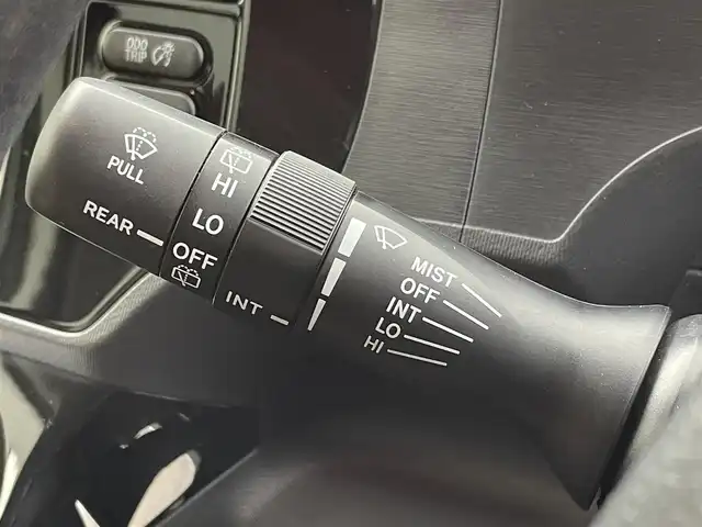 トヨタ アクア S 群馬県 2017(平29)年 2.7万km ライムホワイトパールクリスタルシャイン セーフティセンス　純正オーディオ　ＨＩＤオ－トライト　オートマチックハイビーム　車線逸脱防止警報　横滑防止装置　盗難防止装置　スマートキー　オートエアコン　純正フロアマット　アイドリングストップ　禁煙