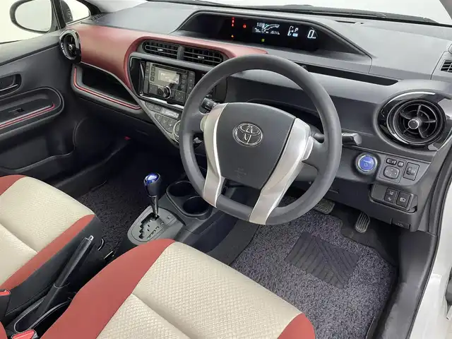 トヨタ アクア S 群馬県 2017(平29)年 2.7万km ライムホワイトパールクリスタルシャイン セーフティセンス　純正オーディオ　ＨＩＤオ－トライト　オートマチックハイビーム　車線逸脱防止警報　横滑防止装置　盗難防止装置　スマートキー　オートエアコン　純正フロアマット　アイドリングストップ　禁煙