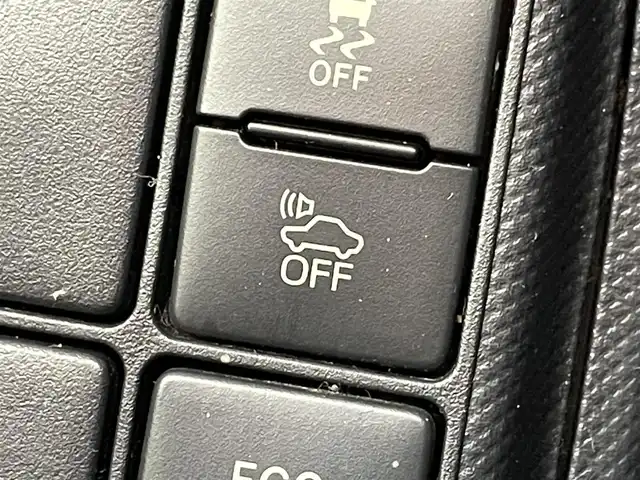 トヨタ アクア S 群馬県 2017(平29)年 2.7万km ライムホワイトパールクリスタルシャイン セーフティセンス　純正オーディオ　ＨＩＤオ－トライト　オートマチックハイビーム　車線逸脱防止警報　横滑防止装置　盗難防止装置　スマートキー　オートエアコン　純正フロアマット　アイドリングストップ　禁煙