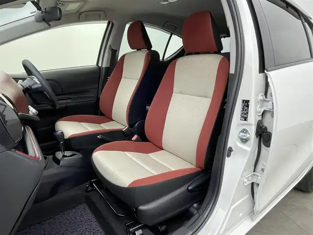 トヨタ アクア S 群馬県 2017(平29)年 2.7万km ライムホワイトパールクリスタルシャイン セーフティセンス　純正オーディオ　ＨＩＤオ－トライト　オートマチックハイビーム　車線逸脱防止警報　横滑防止装置　盗難防止装置　スマートキー　オートエアコン　純正フロアマット　アイドリングストップ　禁煙