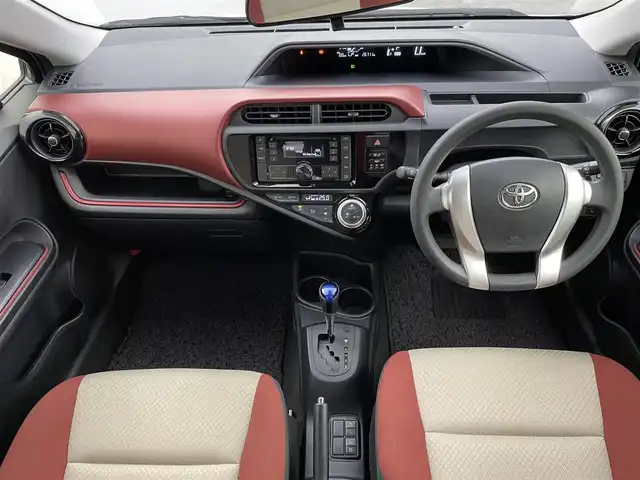 トヨタ アクア S 群馬県 2017(平29)年 2.7万km ライムホワイトパールクリスタルシャイン セーフティセンス　純正オーディオ　ＨＩＤオ－トライト　オートマチックハイビーム　車線逸脱防止警報　横滑防止装置　盗難防止装置　スマートキー　オートエアコン　純正フロアマット　アイドリングストップ　禁煙