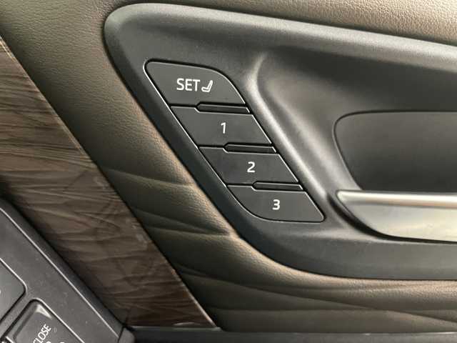 トヨタ アルファードハイブリット エグゼクティブ ラウンジ 埼玉県 2024(令6)年 1.5万km プラチナホワイトパールマイカ 左右独立ムーンルーフ　/フリップダウンモニター/ＪＢＬサウンド　/純正ナビ機能付きディスプレイオーディオ/全方位カメラ　/コーナーセンサー　/レーンキープアシスト　/レーダークルーズコントロール　/デジタルインナーミラー　/パワーバックドア　/ドライブレコーダー/ETC2.0/ロードサインアシスト/安心降車アシスト