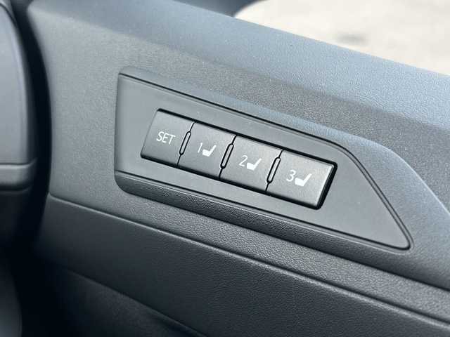 トヨタ ヴェルファイア Z Gエディション 愛媛県 2020(令2)年 3.2万km ブラック 純正ナビ/Bluetooth/フルセグ/SD/バックカメラ/クルーズコントロール追従有り/純正ドライブレコーダー前のみ/両側パワースライドドア/純正18インチAW/ETC/ベンチレーション/エアシート/シートヒーター/パワーバックドア/パワーシート/シートメモリー/サンルーフ/純正フロアマット/コーナーセンサー/フォグランプ/レーンキープアシスト/オートLEDヘッドライト/保証書/取扱説明書