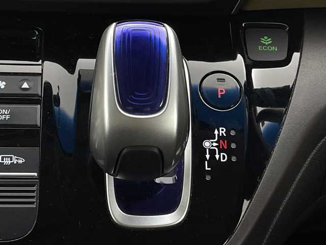 ホンダ フリード ハイブリット G ホンダセンシング 新潟県 2017(平29)年 4.7万km クリスタルブラックパール ホンダセンシング/レーダークルーズコントロール/レーンキープアシスト/先行車発信お知らせ機能/ロードサインアシスト/純正ナビ/フルセグTV/CD/DVD/Bluetooth/ラジオ/両側パワースライドドア/バックカメラ/LEDヘッドライト/オートライト/ステアリングリモコン/スマートキー/ビルトインETC/前後ドライブレコーダー