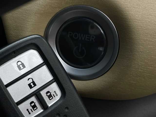 ホンダ フリード ハイブリット G ホンダセンシング 新潟県 2017(平29)年 4.7万km クリスタルブラックパール ホンダセンシング/レーダークルーズコントロール/レーンキープアシスト/先行車発信お知らせ機能/ロードサインアシスト/純正ナビ/フルセグTV/CD/DVD/Bluetooth/ラジオ/両側パワースライドドア/バックカメラ/LEDヘッドライト/オートライト/ステアリングリモコン/スマートキー/ビルトインETC/前後ドライブレコーダー