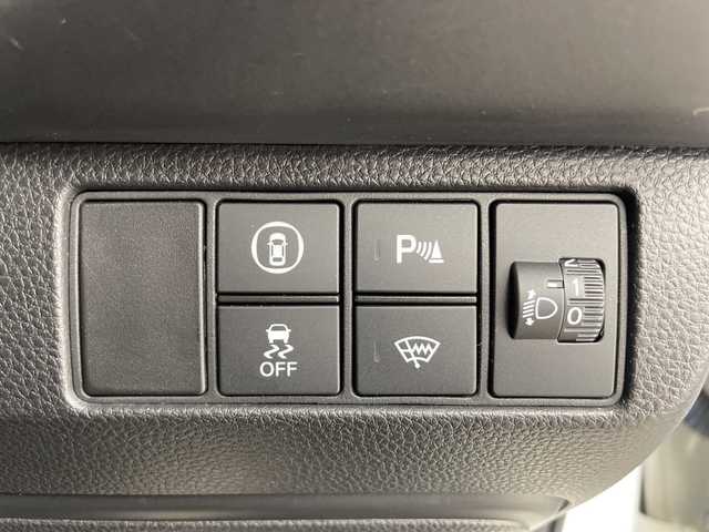 ホンダ ヴェゼル ハイブリッド e:HEV X 富山県 2022(令4)年 4.2万km プラチナホワイトパール ４WD/純正メーカーオプションナビ/フルセグTV/Bluetooth/バックカメラ/ETC２．０/置くだけ充電/レーダークルーズコントロール/パドルシフト/シートヒーター/ホンダセンシング/スマートキー/スペアキー/純正アルミ付き夏タイヤ車載/LEDヘッドライト/純正フロアマット/４WD