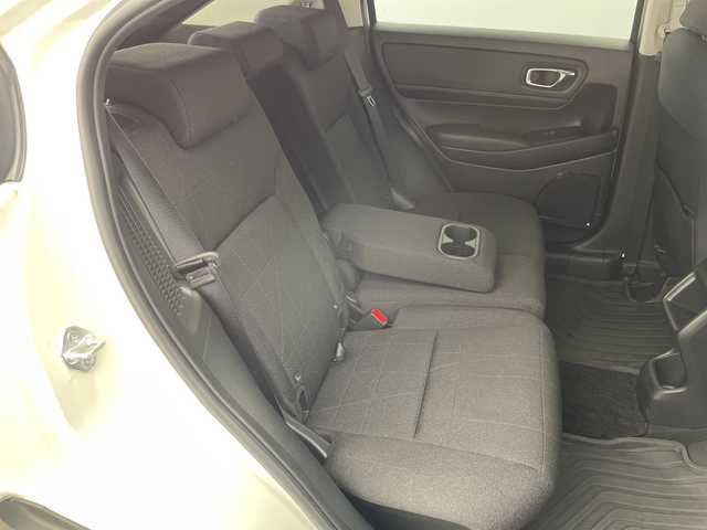 ホンダ ヴェゼル ハイブリッド e:HEV X 富山県 2022(令4)年 4.2万km プラチナホワイトパール ４WD/純正メーカーオプションナビ/フルセグTV/Bluetooth/バックカメラ/ETC２．０/置くだけ充電/レーダークルーズコントロール/パドルシフト/シートヒーター/ホンダセンシング/スマートキー/スペアキー/純正アルミ付き夏タイヤ車載/LEDヘッドライト/純正フロアマット/４WD