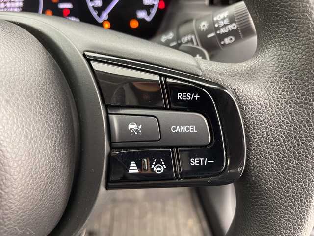 ホンダ ヴェゼル ハイブリッド e:HEV X 富山県 2022(令4)年 4.2万km プラチナホワイトパール ４WD/純正メーカーオプションナビ/フルセグTV/Bluetooth/バックカメラ/ETC２．０/置くだけ充電/レーダークルーズコントロール/パドルシフト/シートヒーター/ホンダセンシング/スマートキー/スペアキー/純正アルミ付き夏タイヤ車載/LEDヘッドライト/純正フロアマット/４WD